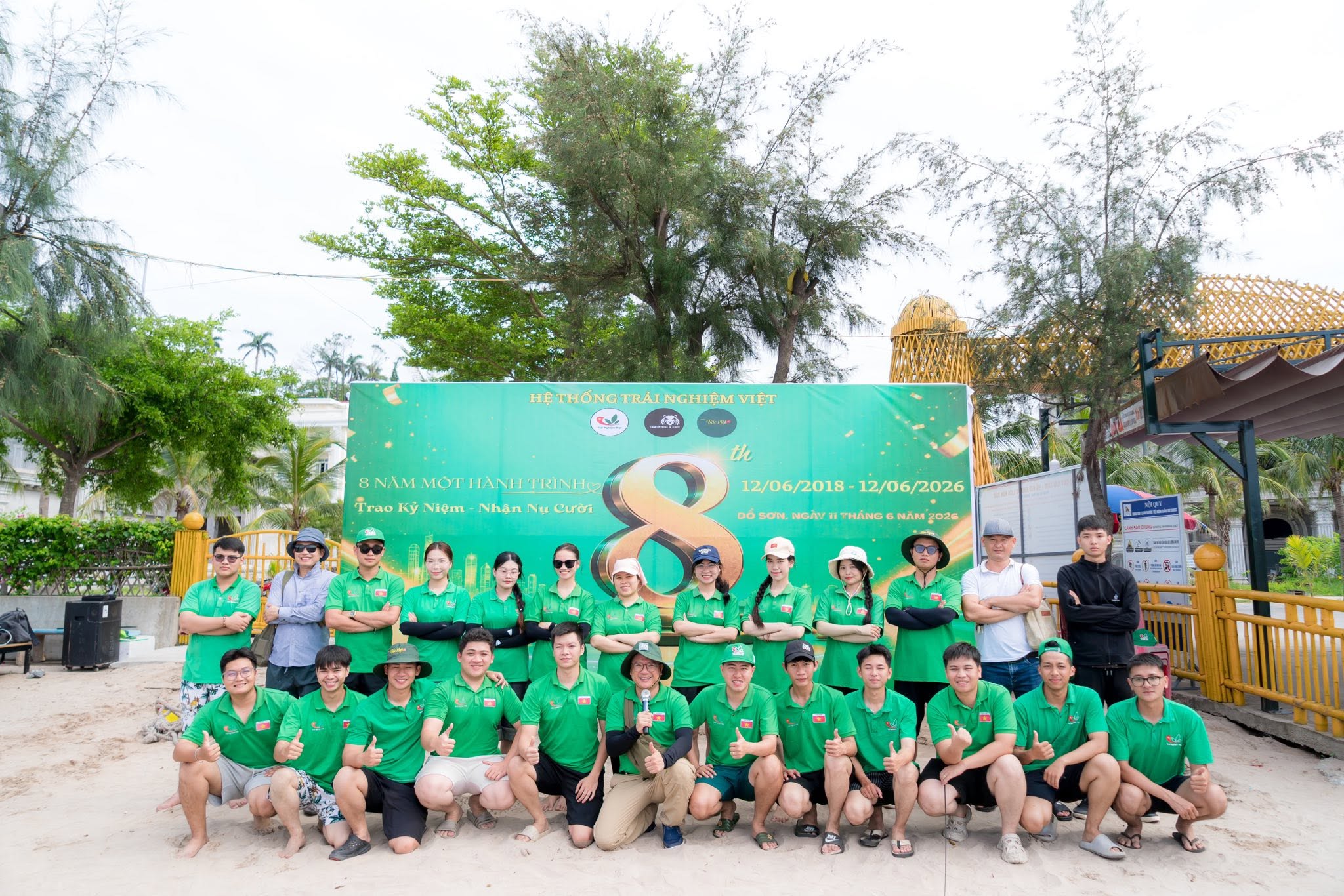 Hòa chung không khí Kỷ niệm 8 năm thành lập Công ty Trải Nghiệm Việt